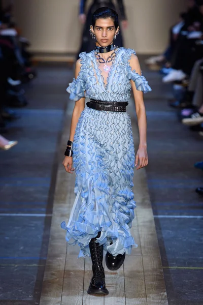 Look 19